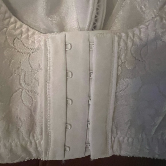 Bali White bra classic support adjustable straps moisture wicking 42DD N… - Picture 7 of 9